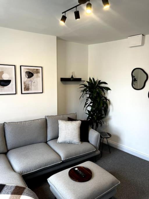 Central Chic 3 Bed, Great Location Уинчестър Екстериор снимка