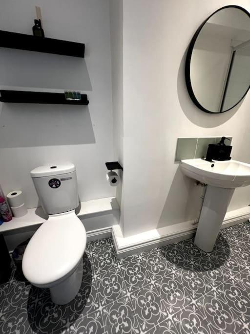 Central Chic 3 Bed, Great Location Уинчестър Екстериор снимка