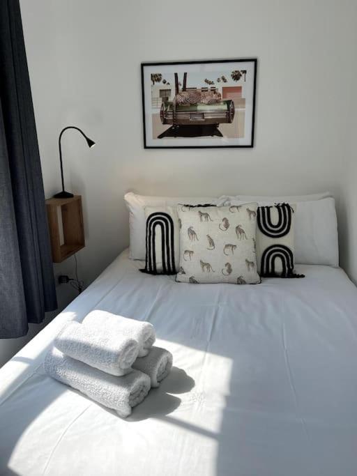 Central Chic 3 Bed, Great Location Уинчестър Екстериор снимка