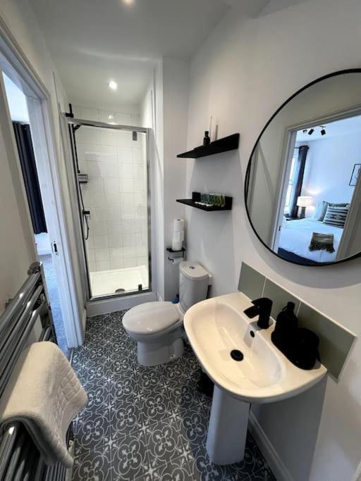 Central Chic 3 Bed, Great Location Уинчестър Екстериор снимка