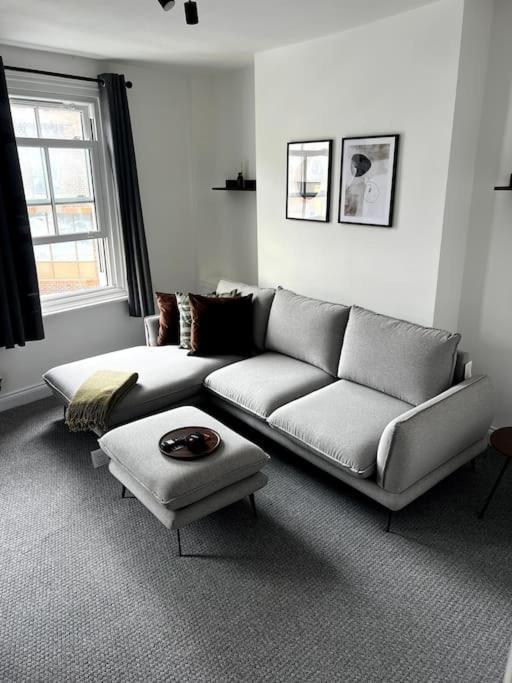 Central Chic 3 Bed, Great Location Уинчестър Екстериор снимка