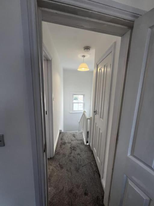 Central Chic 3 Bed, Great Location Уинчестър Екстериор снимка