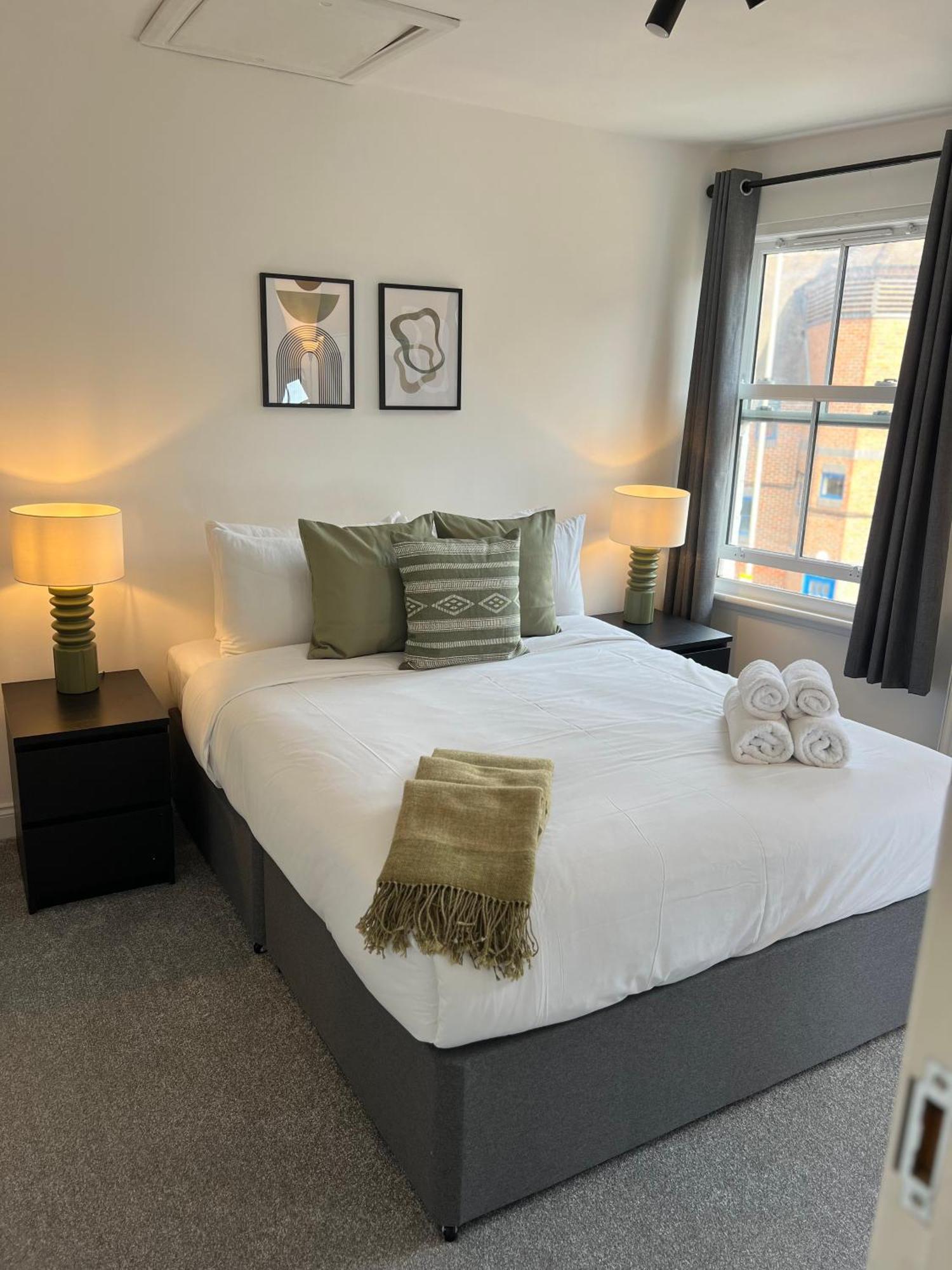 Central Chic 3 Bed, Great Location Уинчестър Екстериор снимка