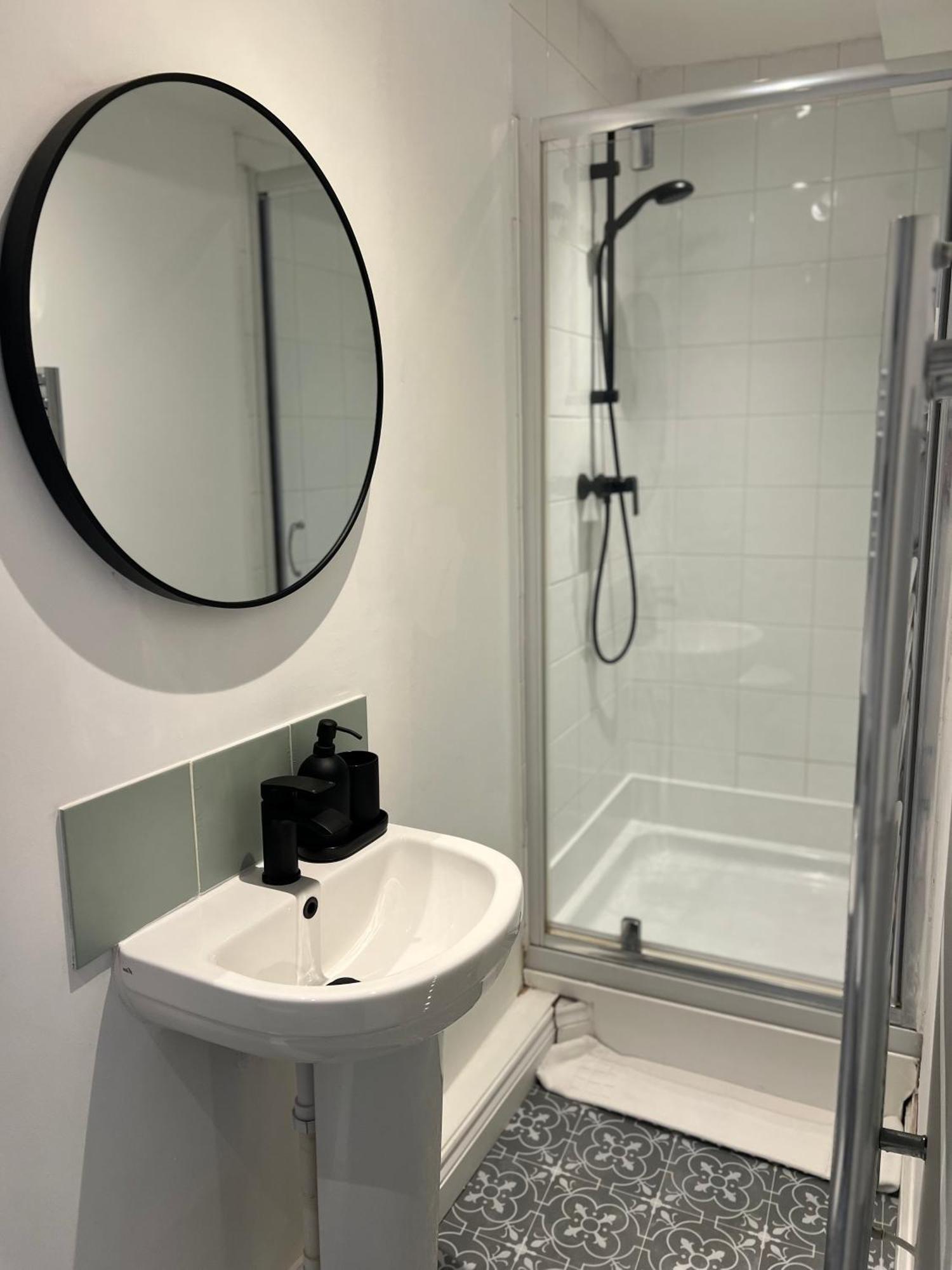Central Chic 3 Bed, Great Location Уинчестър Екстериор снимка
