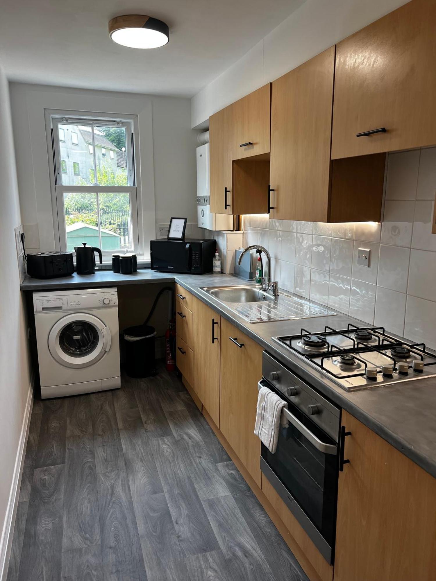 Central Chic 3 Bed, Great Location Уинчестър Екстериор снимка